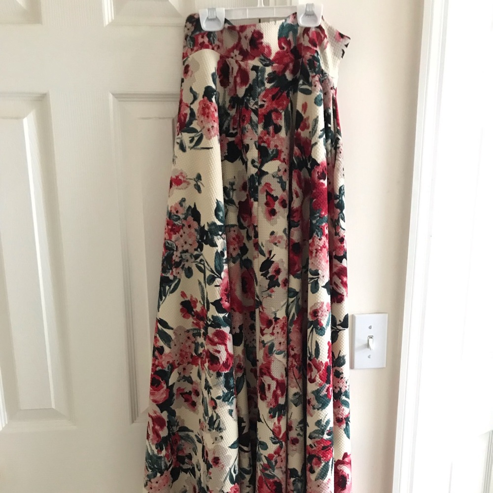 Agnes  and Dora Ball Skirt Floral - size large